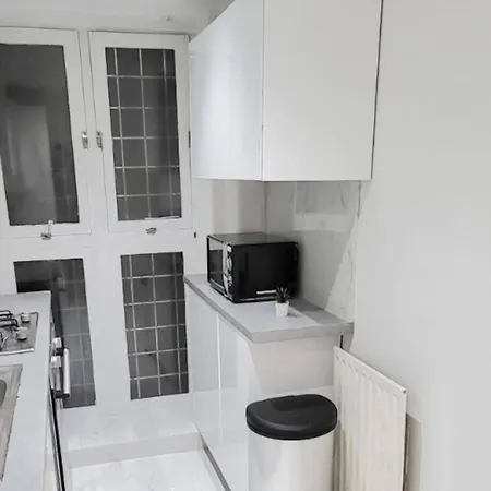 Spacious 2-bedroom In Canary Wharf Apartment