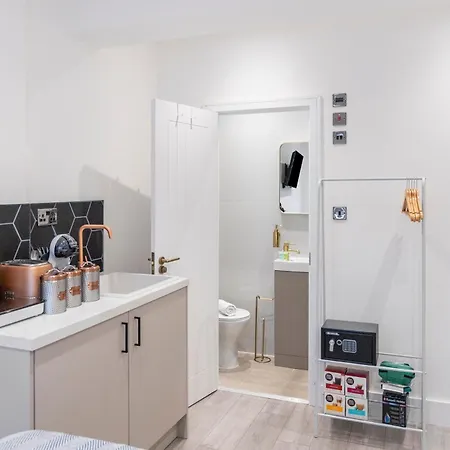 Minimalist Bliss With Refreshing Ambiance