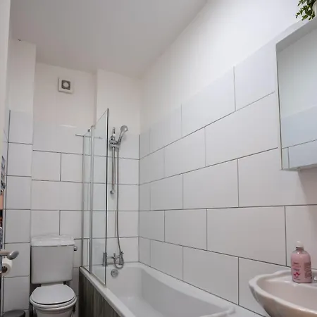 Comfy 1 Bed Flat In Sleeps 3 London