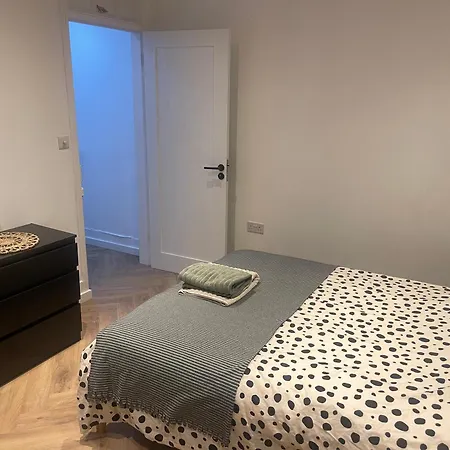 Apartment Willoaks London