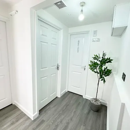 Cosy 2 Bedroom Modern Apartment