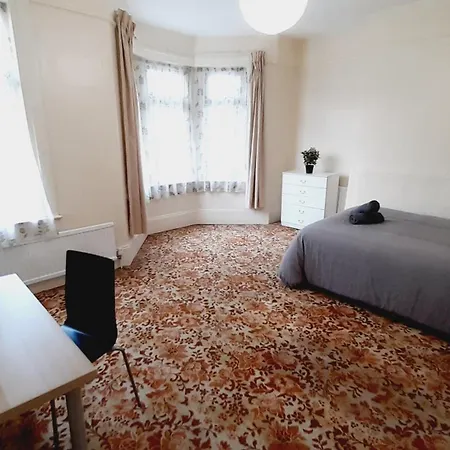 Homestay Shared House E11 *
