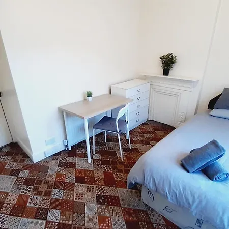 Shared House E11 *