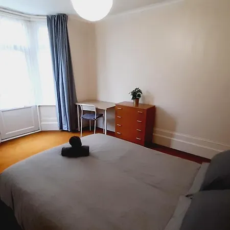Shared House E11 * London