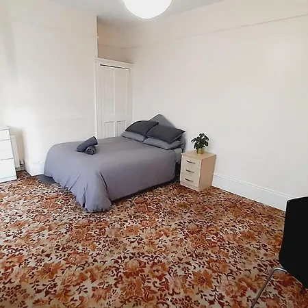 Shared House E11 Homestay