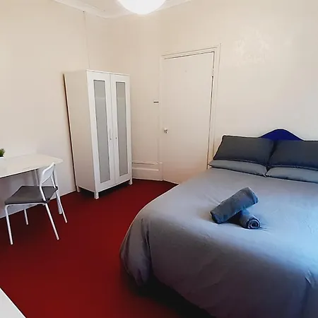 Shared House E11 Homestay *