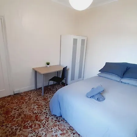 Shared House E11 Homestay *