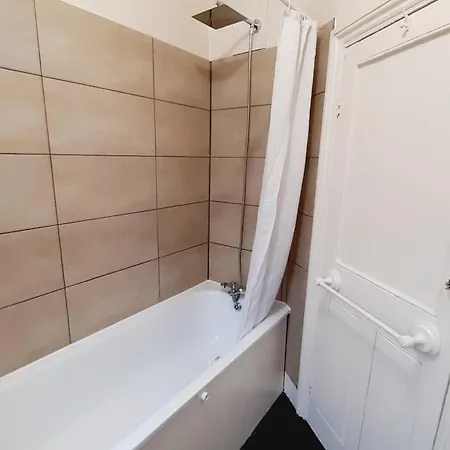 Homestay Shared House E11 *