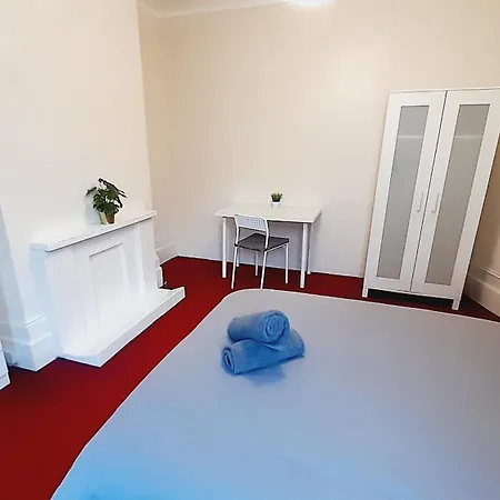 Shared House E11 Homestay *