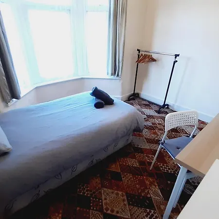 Shared House E11 * London