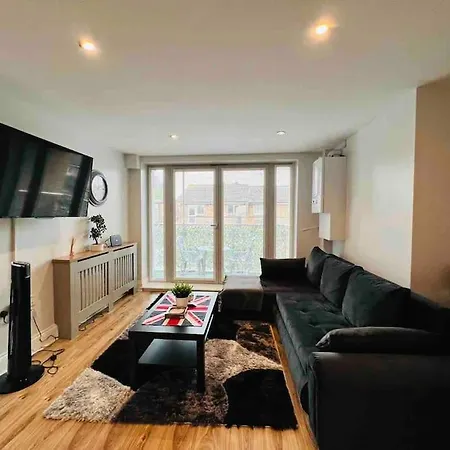 Apartment - Flat In London