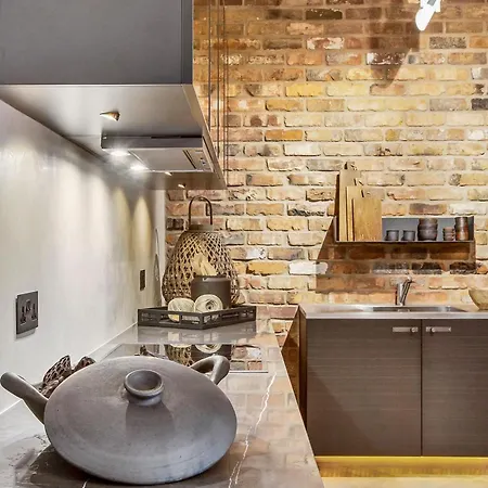 Luxurious Mews House In Pavilion Road - 3 Bedroom