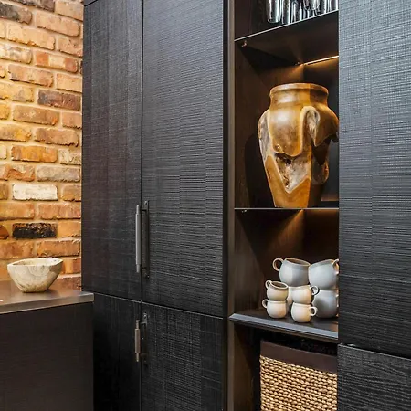 Luxurious Mews House In Pavilion Road - 3 Bedroom *