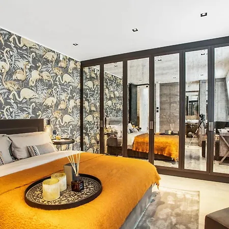 Luxurious Mews House In Pavilion Road - 3 Bedroom