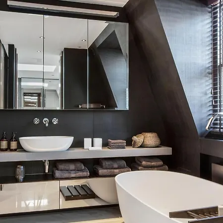 Luxurious Mews House In Pavilion Road - 3 Bedroom