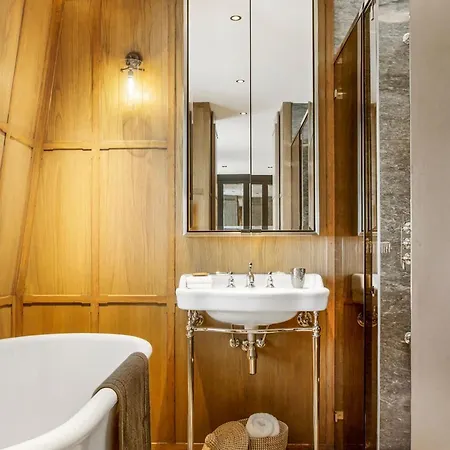 Luxurious Mews House In Pavilion Road - 3 Bedroom Holiday home