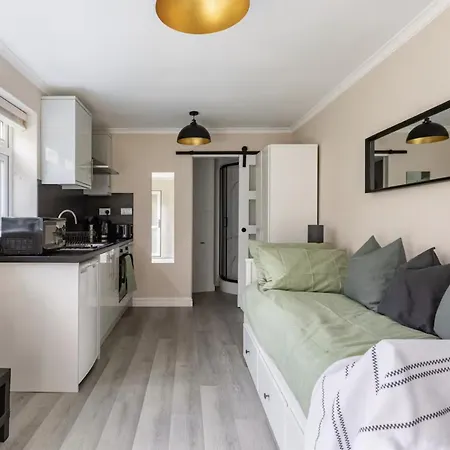 In East Barnet Village Apartment London
