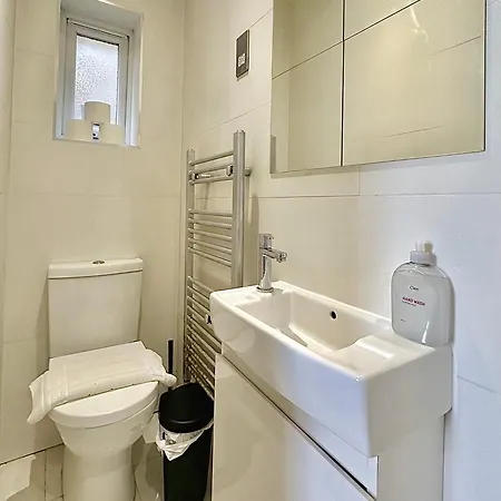 Clapham Apartment *