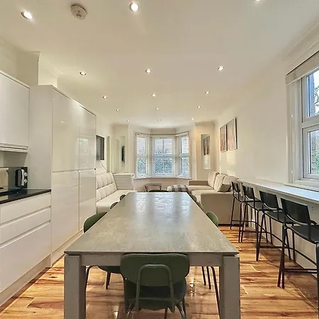 Clapham Apartment