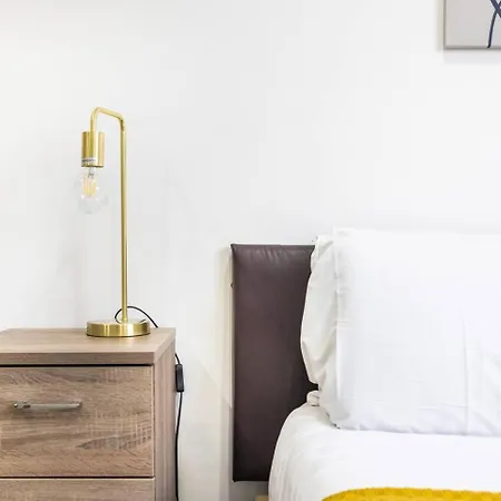 Chic Steps From Liverpool Street *