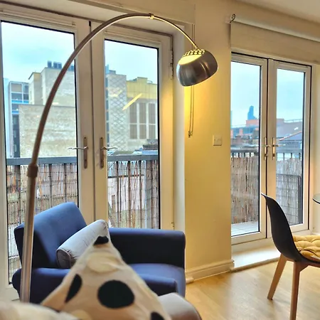 2 Bedroom Flat, Minutes From Shoreditch, Spitalfields & Brick Lane, Sleeps 4 Guests Apartment