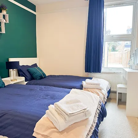 Beautiful 2 Bedroom With Private Garden In Wimbledon - Minutes From Apartment