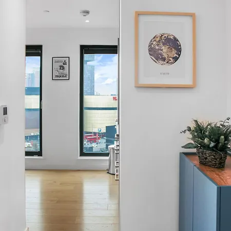 Apartment Station 1 Minute, Gym , Smart Tv , 1 Min To Westfield Centre London
