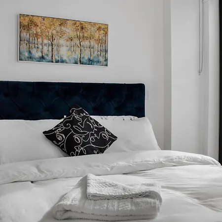 Station 1 Minute, Gym , Smart Tv , 1 Min To Westfield Centre London