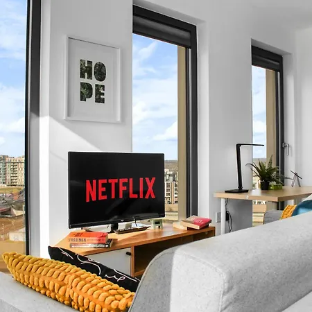 Station 1 Minute, Gym , Smart Tv , 1 Min To Westfield Centre London