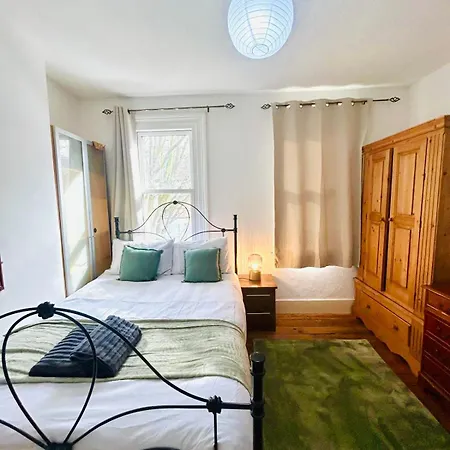 Stunning 2bedroom House With Backyard In Stratford * London