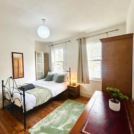 Stunning 2bedroom House With Backyard In Stratford London