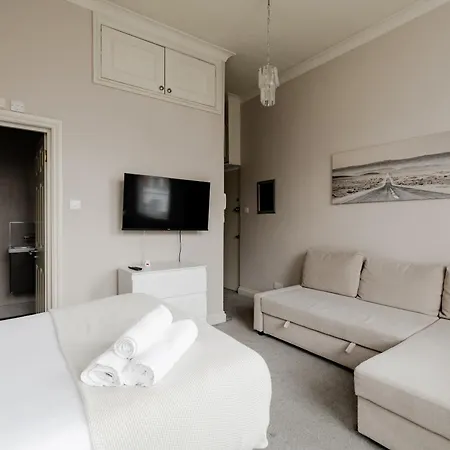 Apartment Fairhazel Gardens