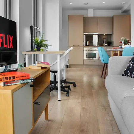 Station 1 Minute, Gym , Smart Tv , 1 Min To Westfield Centre Apartment