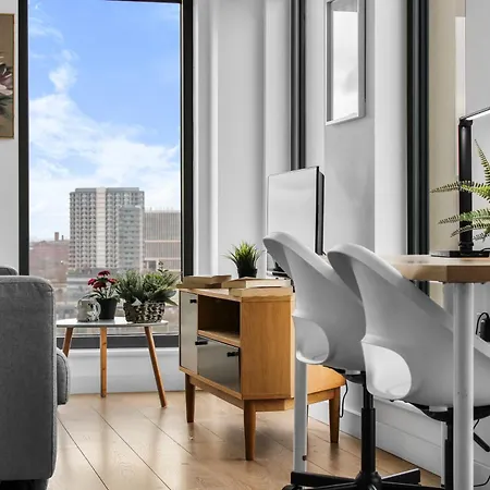 Station 1 Minute, Gym , Smart Tv , 1 Min To Westfield Centre アパート