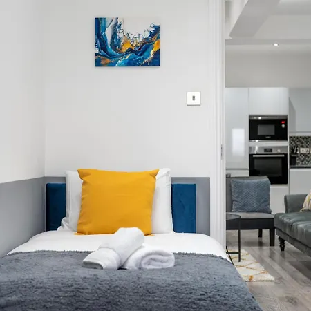 Holiday home Spacious & Comfortable 3-bedroom Retreat In Nw10