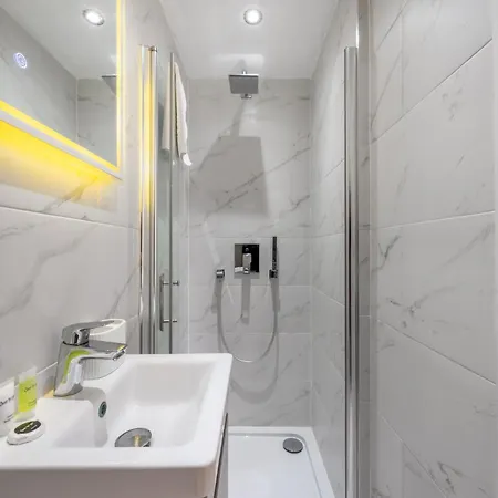 Spacious & Comfortable 3-bedroom Retreat In Nw10 Holiday home *