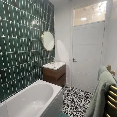 Cosy One Bedroom Flat In Newcross