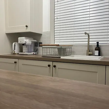 Cosy One Bedroom Flat In Newcross London