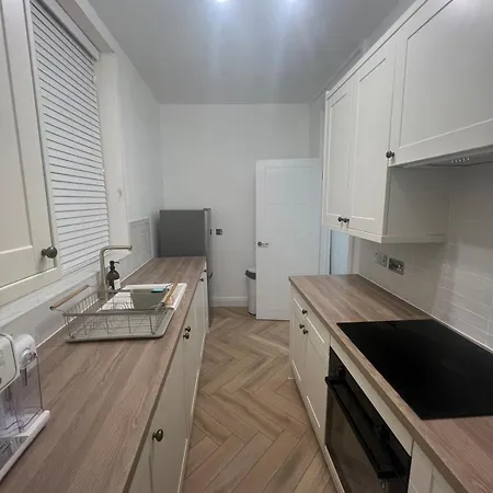 Cosy One Bedroom Flat In Newcross Apartment