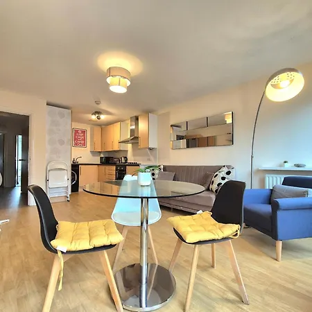 Apartment 2 Bedroom Flat, Minutes From Shoreditch, Spitalfields & Brick Lane, Sleeps 4 Guests London