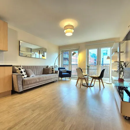 2 Bedroom Flat, Minutes From Shoreditch, Spitalfields & Brick Lane, Sleeps 4 Guests London