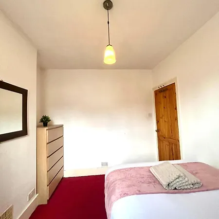 Stunning 2bedroom House With Backyard In Stratford *