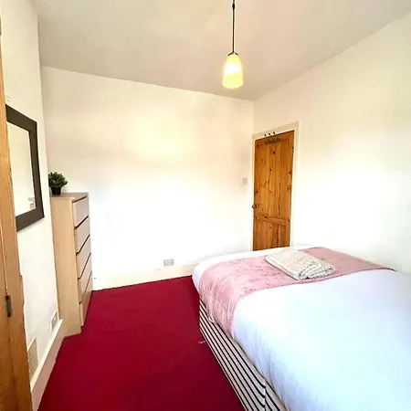 Apartment Stunning 2bedroom House With Backyard In Stratford London