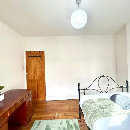 Apartment Stunning 2bedroom House With Backyard In Stratford London