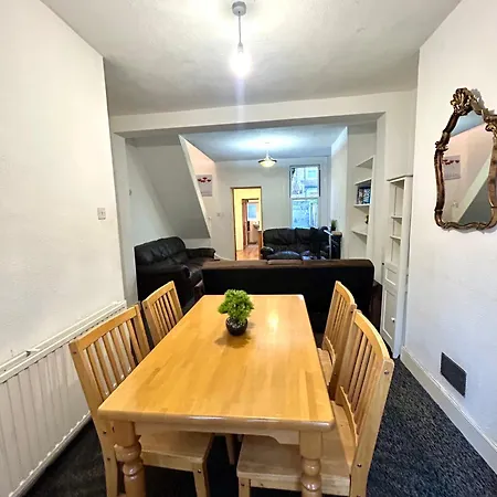 Apartment Stunning 2bedroom House With Backyard In Stratford