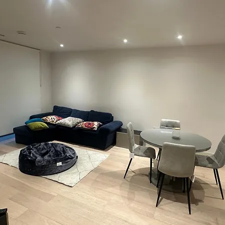 Homestay En-suite Toilet In Private Excel Airport Royal Wharf