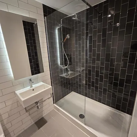 En-suite Toilet In Private Excel Airport Royal Wharf