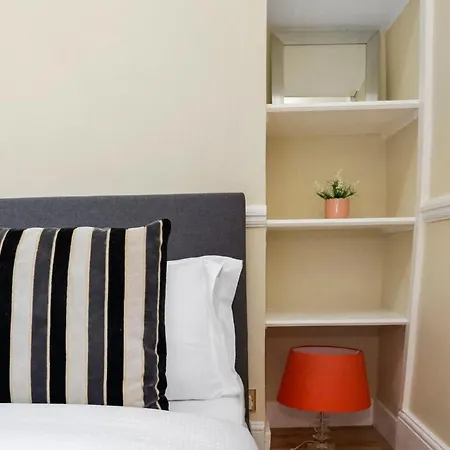 Furnished In Chelsea アパート ロンドン