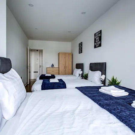 アパート Canning Town 4-person Flat With Free Parking *