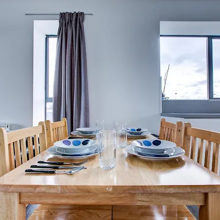 Canning Town 4-person Flat With Free Parking アパート